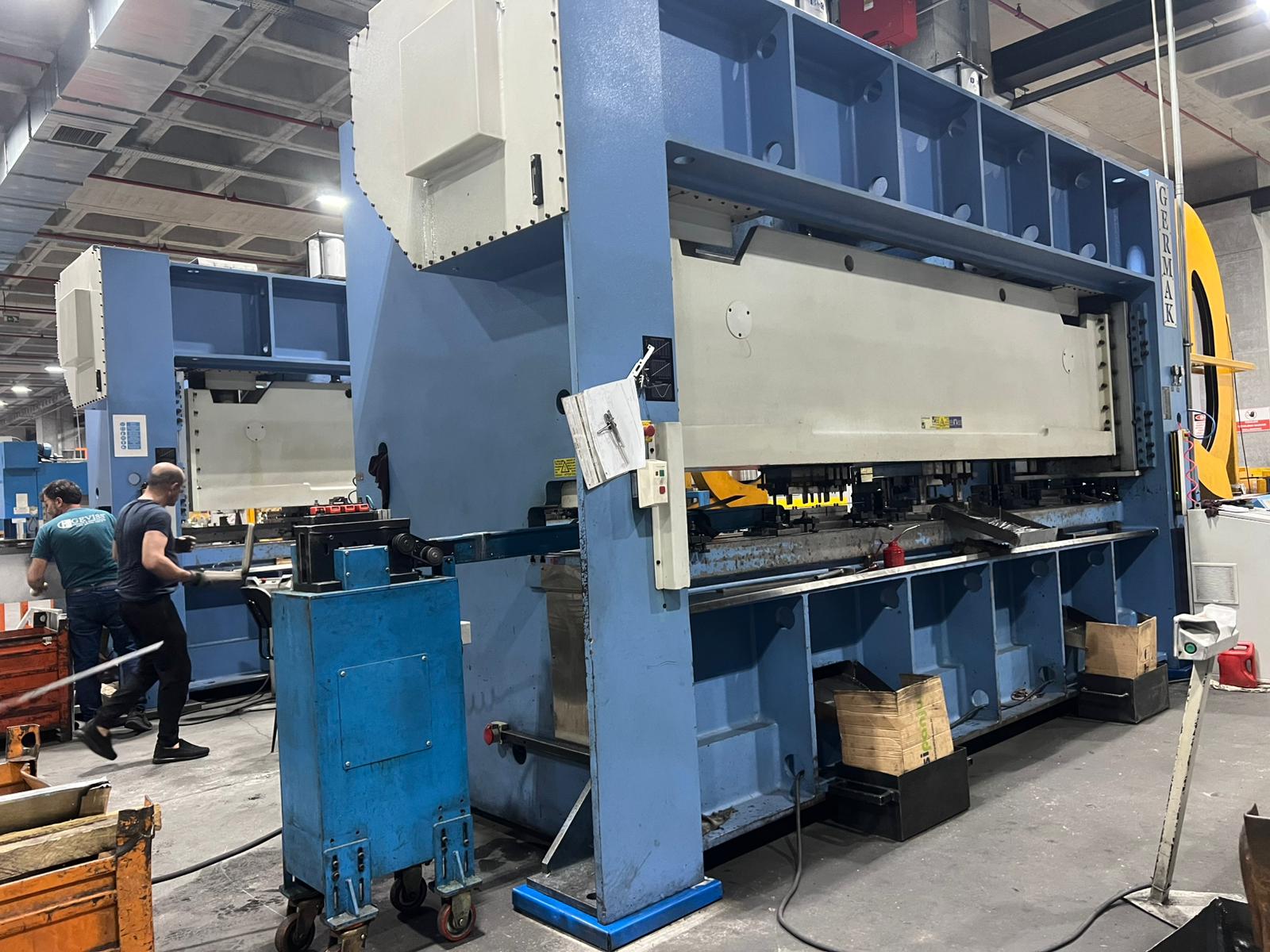 Eksantrik pres titreşim önleyici ayaklık izolatör